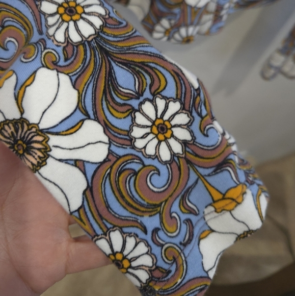 Maeve Blu Motif Floral Button-Up Top - Picture 10 of 12